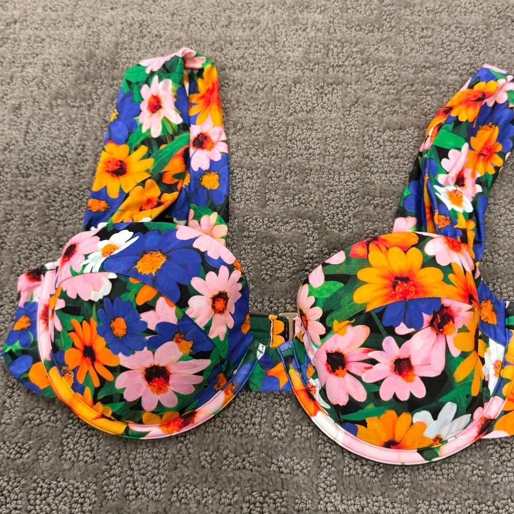 M WeWoreWhat Bikini - Picture 11 of 11